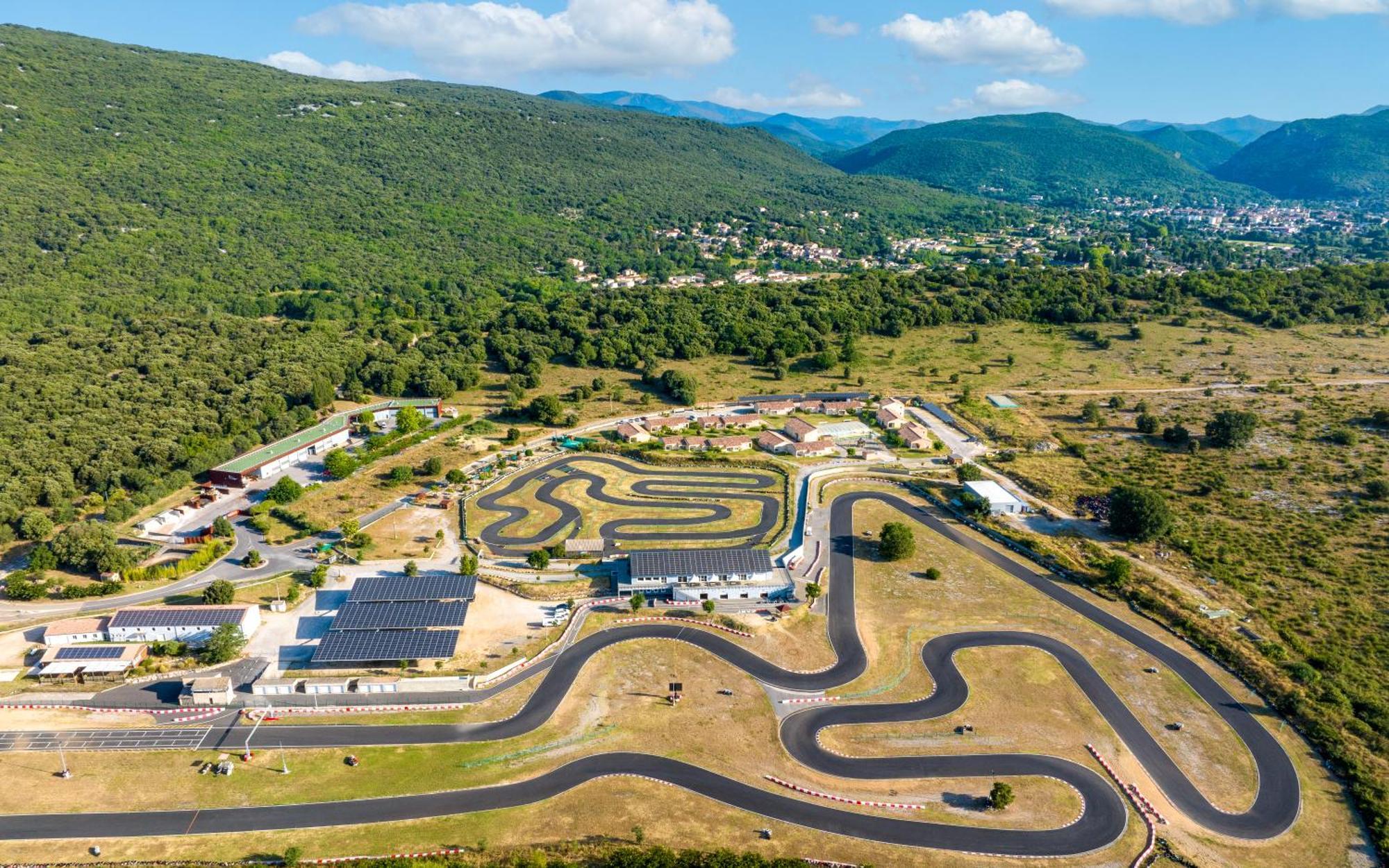 Park&Suites Village Gorges de l'Hérault-Cévennes Brissac Esterno foto