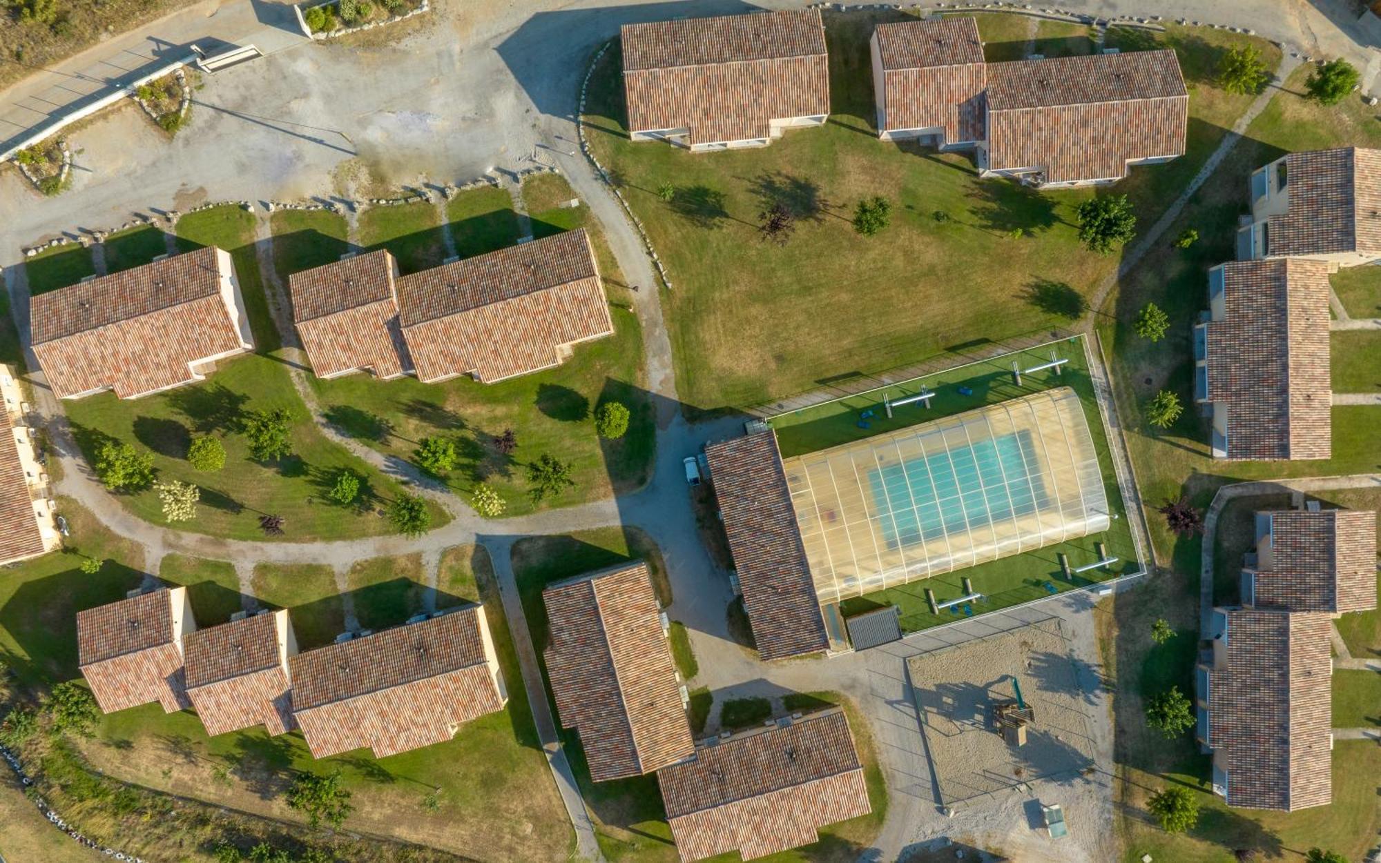 Park&Suites Village Gorges de l'Hérault-Cévennes Brissac Esterno foto