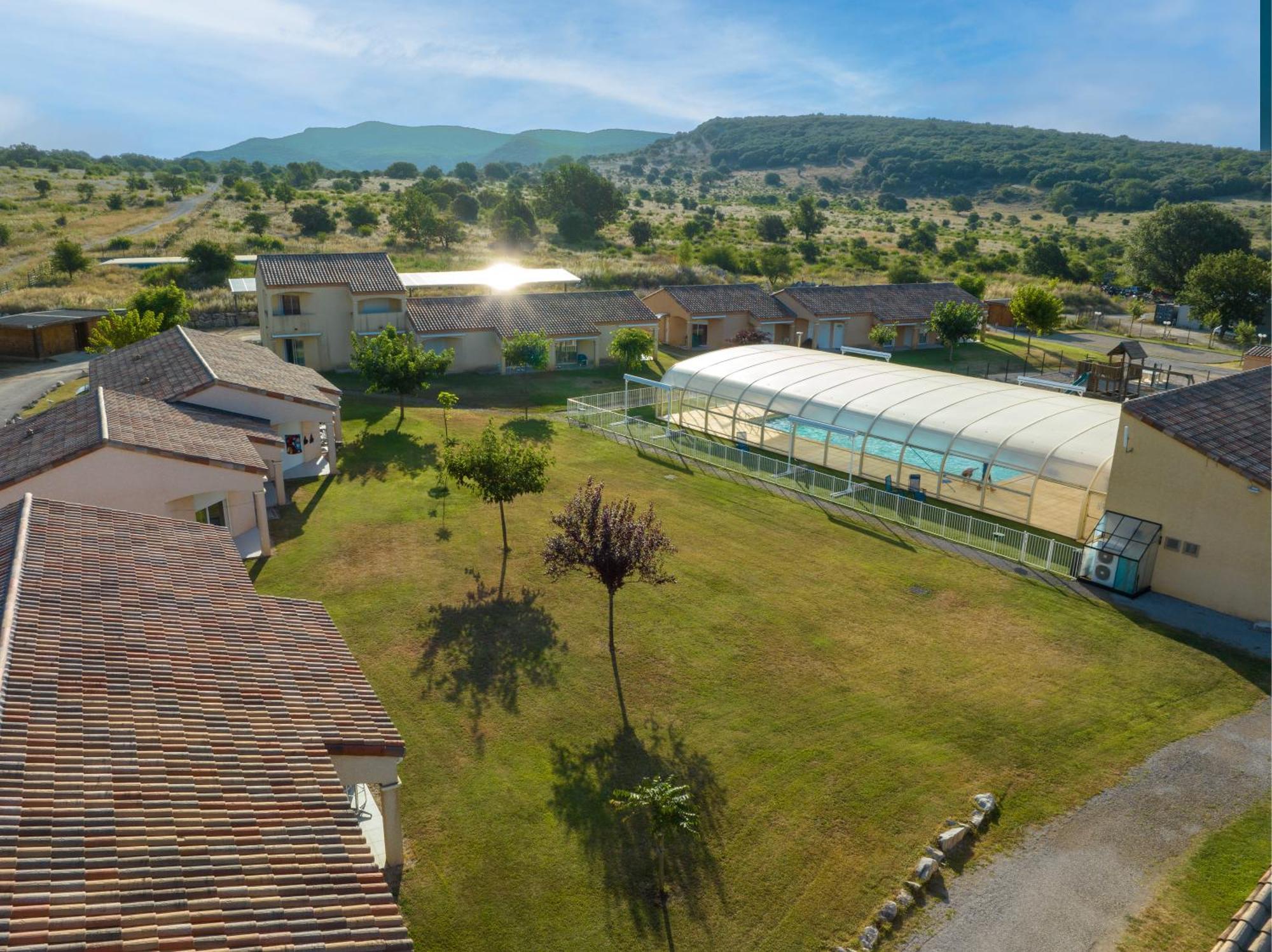 Park&Suites Village Gorges de l'Hérault-Cévennes Brissac Esterno foto
